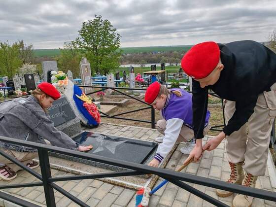 По всей России проходят субботники по благоустройству памятников Великой Отечественной войне