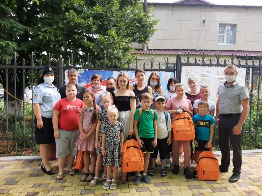В Новоалександровском городском округе полицейские провели акцию «Помоги пойти учиться»